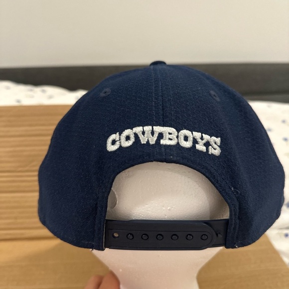 Men's Dallas Cowboys New Era 9FIFTY Navy Reflective Polka Dot Adjustable Hat/Cap - Picture 4 of 9